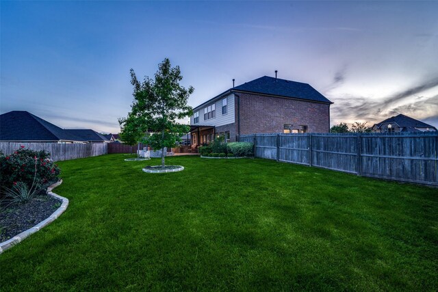 view of yard at dusk