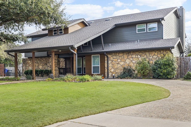 view of front of house with a front lawn