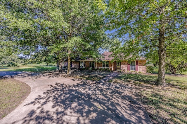 single story home with covered porch