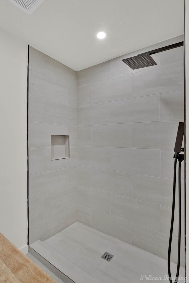 bathroom featuring tiled shower