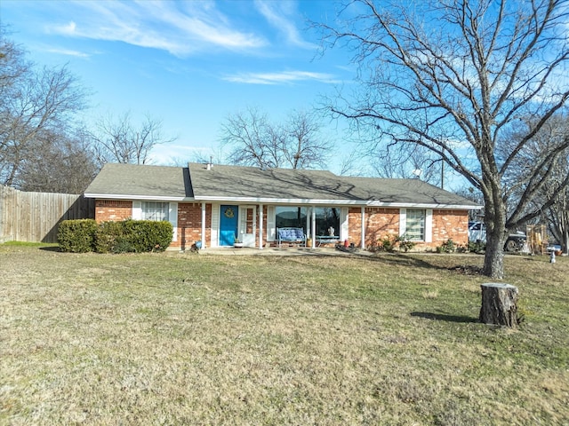 ranch-style home featuring a front lawn