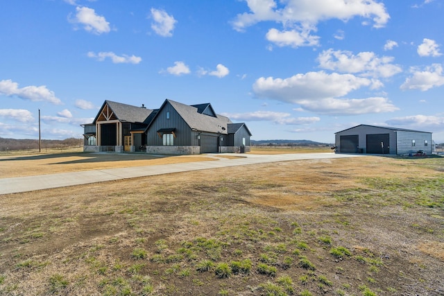 view of yard with a garage