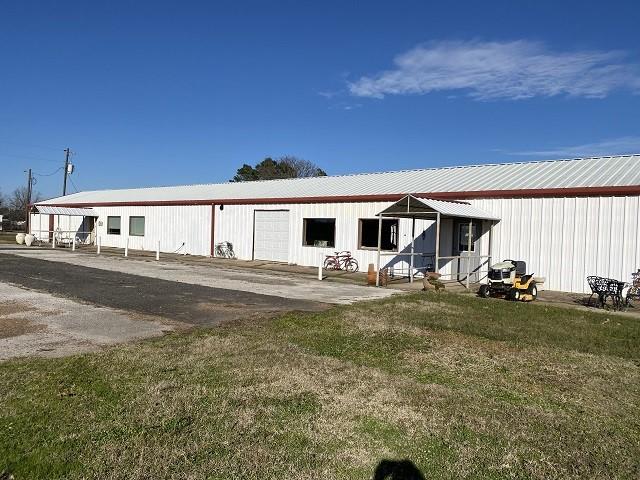 view of outdoor structure with a lawn