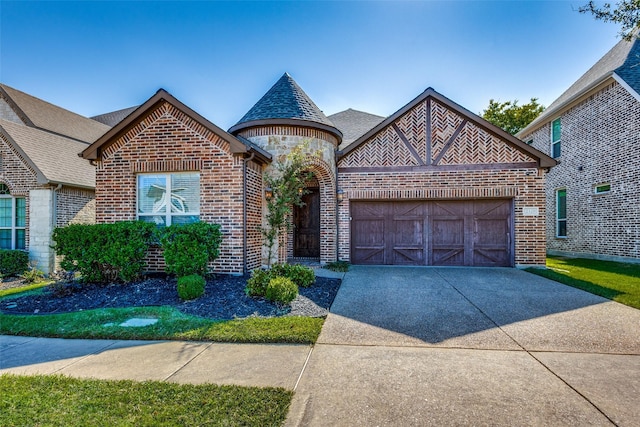 view of front facade featuring a garage