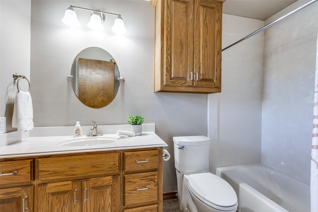 full bathroom with toilet, vanity, and shower / bath combo