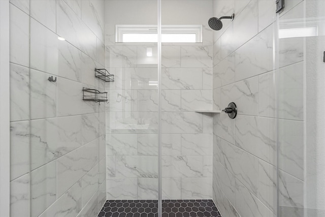 bathroom featuring tiled shower