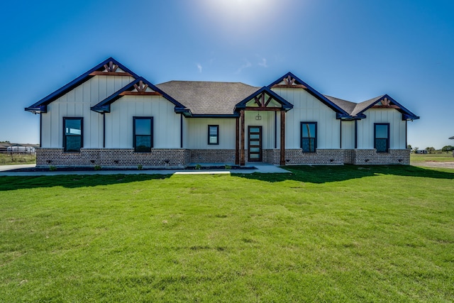 modern inspired farmhouse featuring a front lawn