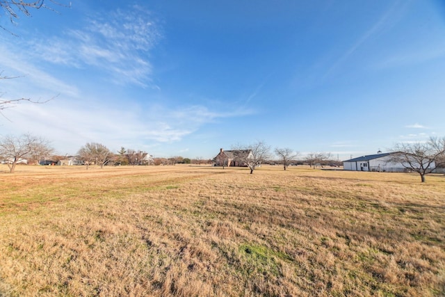 view of yard featuring a rural view