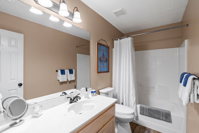 full bathroom featuring a textured ceiling, hardwood / wood-style floors, shower / bathtub combination with curtain, vanity, and toilet