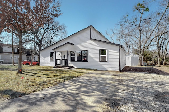 view of front of property with a front lawn