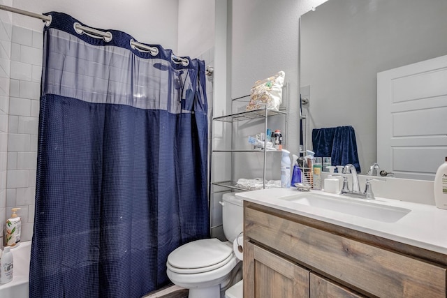 full bathroom with toilet, vanity, and shower / bath combo