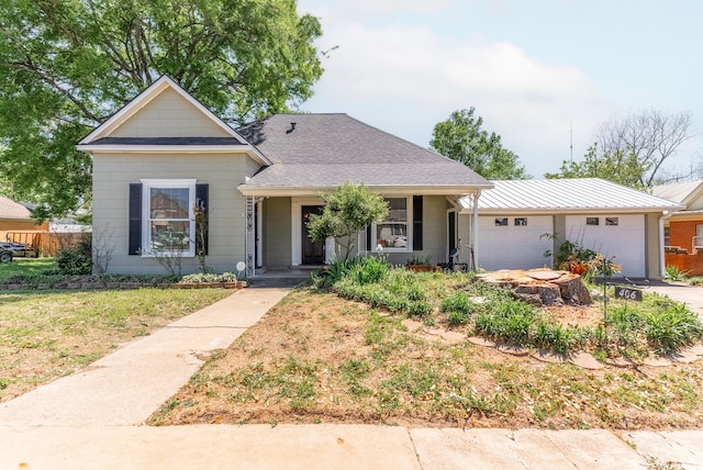 view of front of house featuring a garage, a front lawn, and a porch