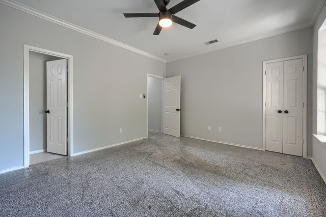 unfurnished bedroom with baseboards, visible vents, a ceiling fan, crown molding, and speckled floor