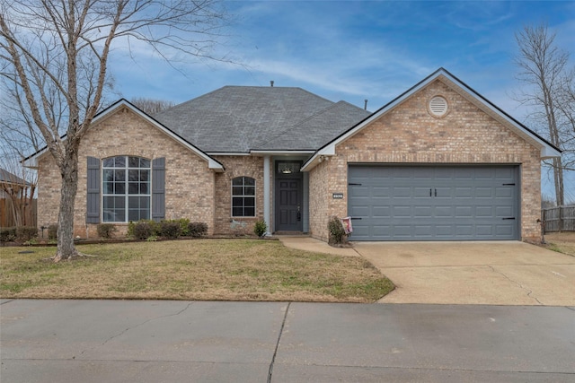 view of front facade featuring a garage and a front yard