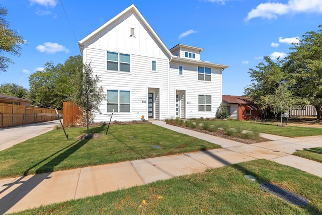 view of front of house with a front lawn