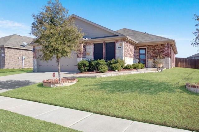 ranch-style home featuring a front lawn