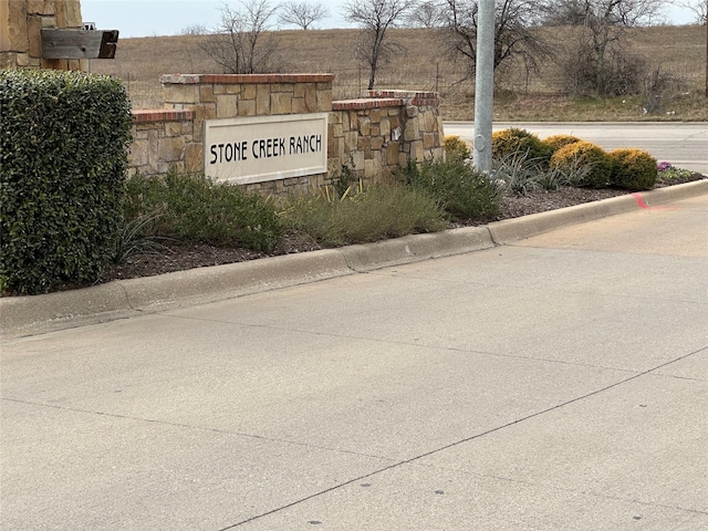 view of community / neighborhood sign