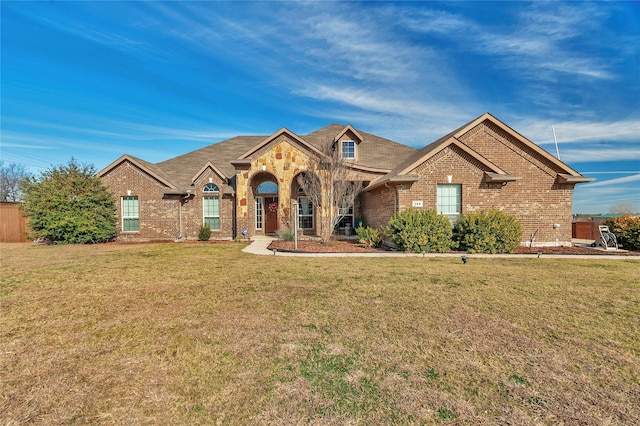 view of front of house featuring a front yard