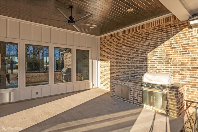 view of patio featuring a sink, a grill, a ceiling fan, and area for grilling