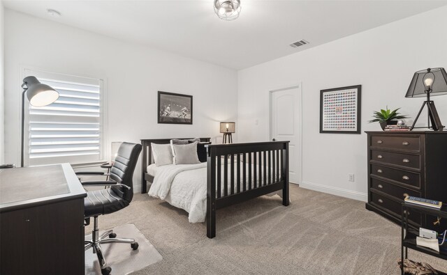 carpeted living room featuring ceiling fan