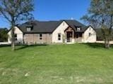 view of front of house with a front lawn