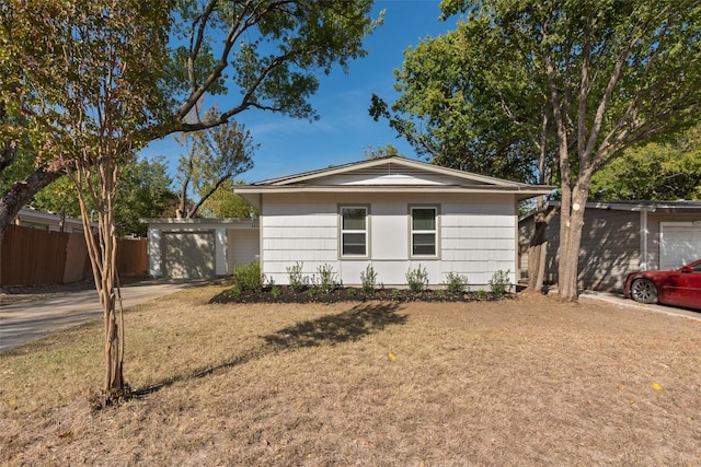 single story home with a front yard