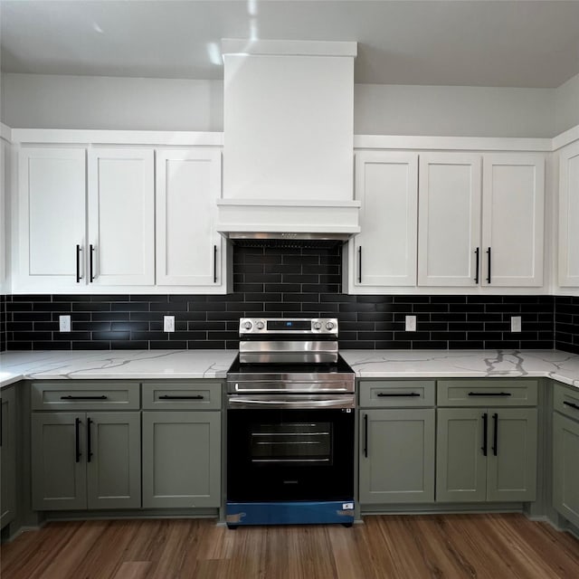 kitchen featuring electric stove, white cabinets, dark wood-type flooring, and tasteful backsplash