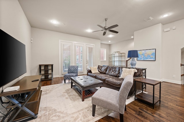 living area featuring recessed lighting, wood finished floors, a ceiling fan, baseboards, and visible vents