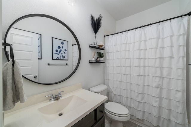 bathroom featuring a shower with curtain, vanity, and toilet