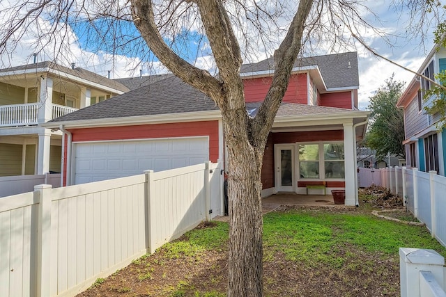 view of front of house featuring a garage