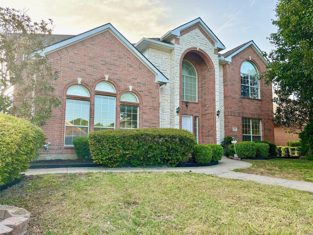 front of property featuring a front yard