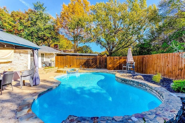 view of pool featuring an in ground hot tub