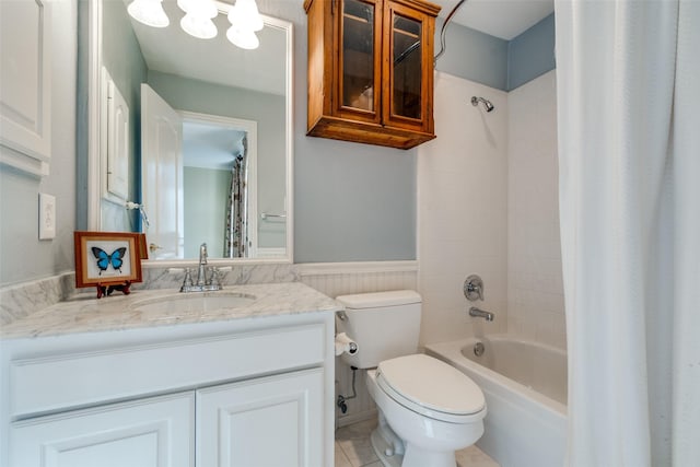 full bathroom featuring shower / tub combo with curtain, vanity, and toilet