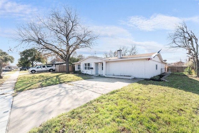 ranch-style home featuring a front yard