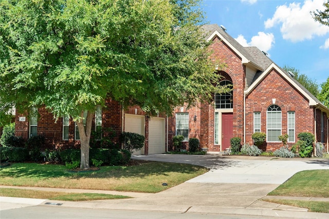 view of front of home featuring a front lawn