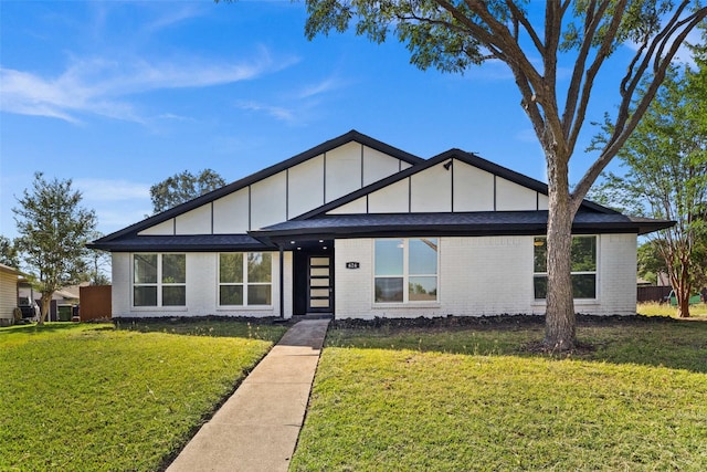 view of front of property with a front yard