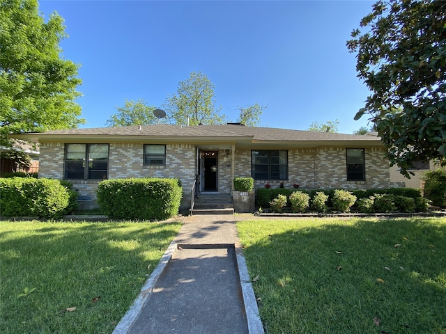 single story home with a front yard