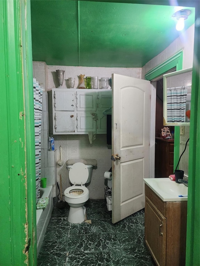 full bathroom featuring vanity, toilet, and shower / bath combo with shower curtain