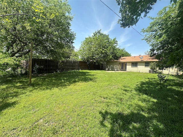 626 Sunset Dr, Garland, TX 75040 - view of yard with fence
