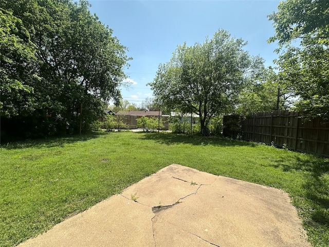 626 Sunset Dr, Garland, TX 75040 - view of yard featuring a fenced backyard and a patio