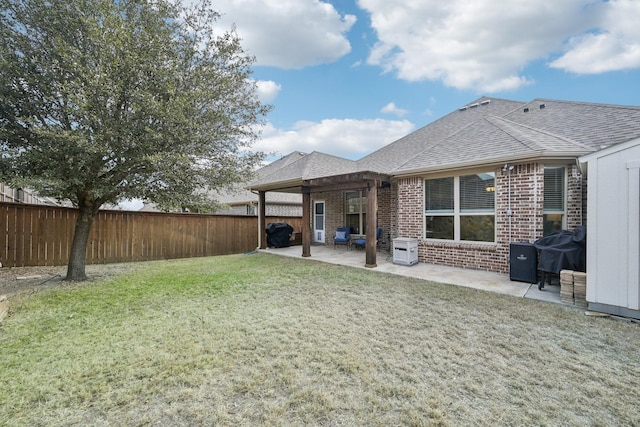 view of yard featuring a patio area