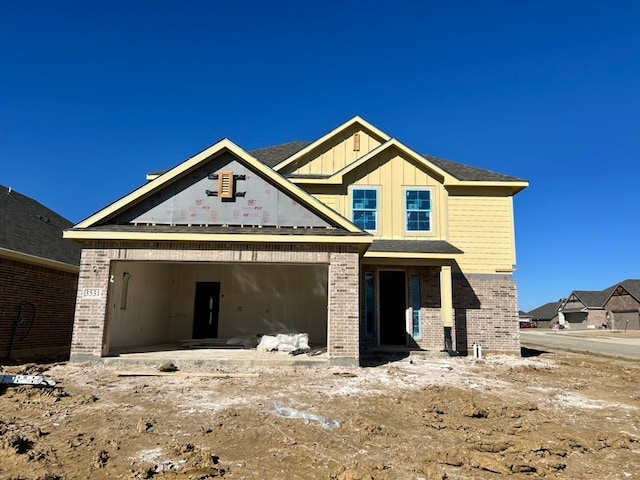 view of front facade featuring a garage