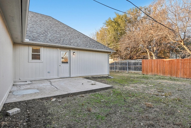 view of yard featuring a patio area