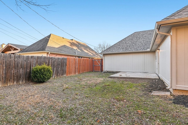 view of yard featuring a patio area