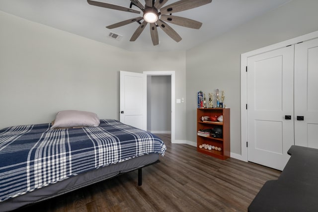 bedroom with dark wood-type flooring and ceiling fan