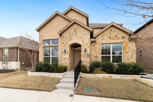 view of front of house featuring a front yard