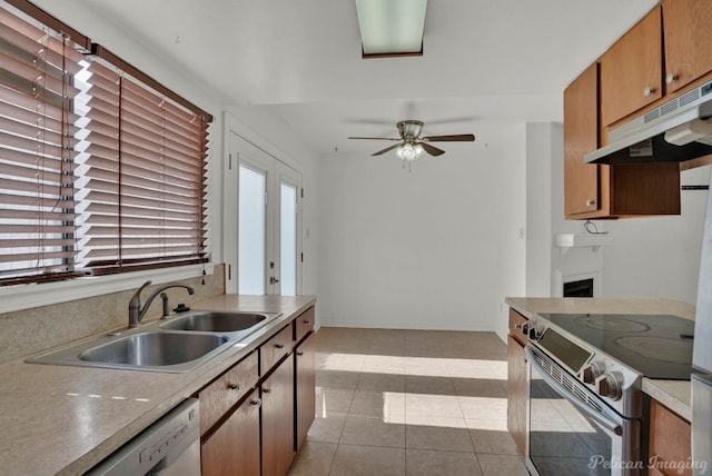 kitchen featuring dishwashing machine, electric stove, sink, light tile patterned flooring, and ceiling fan