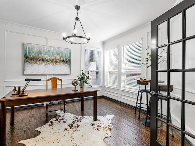 office area with dark wood-type flooring, crown molding, and a notable chandelier