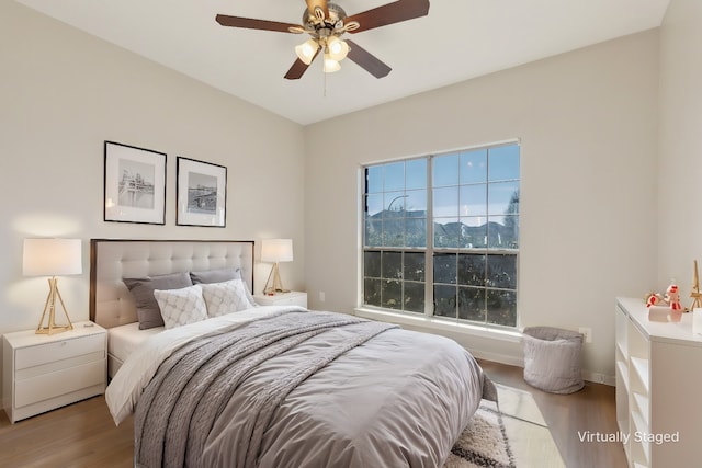 spare room with dark hardwood / wood-style floors and ceiling fan