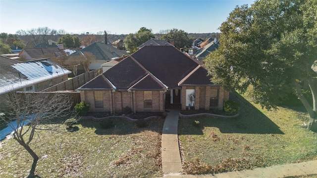 view of front of property with a front yard